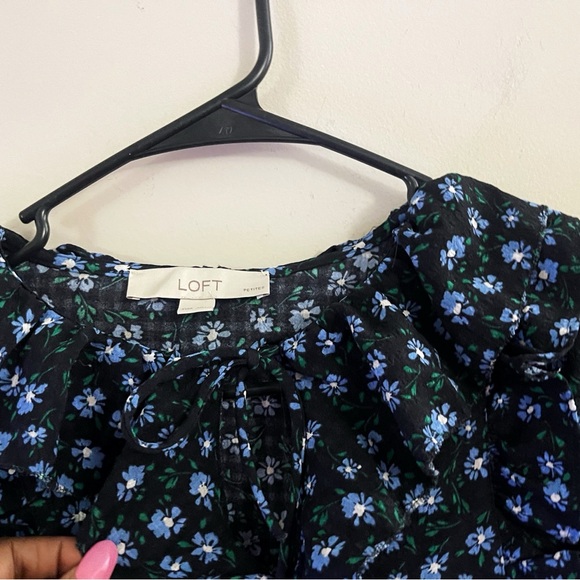 LOFT Black and Blue Floral Ruffle Blouse Boho Cottagecore Easter Spring Work - Picture 7 of 7